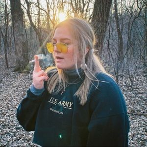 Meet your Posher, Mia